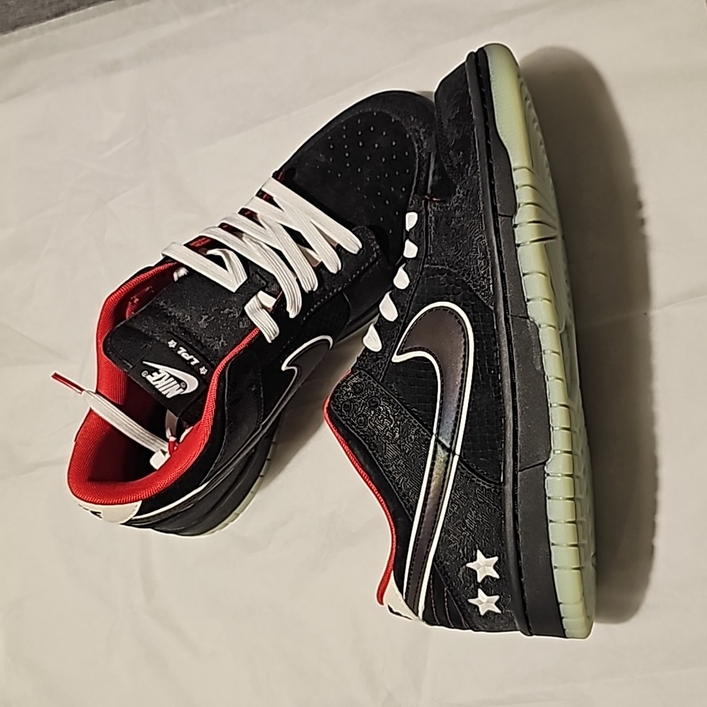 Nike - Picture 3 of 10